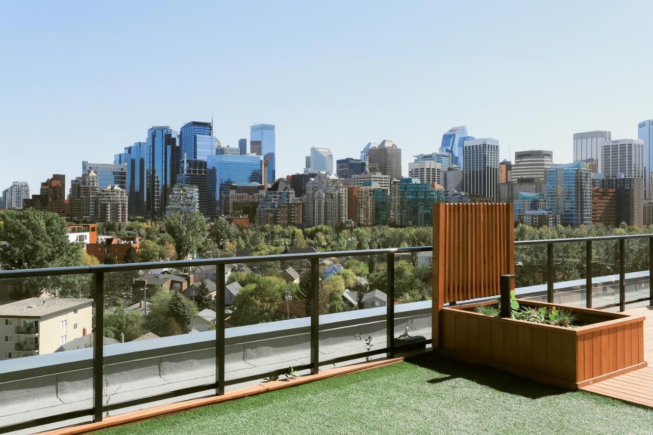 Vibrant & Modern Loft-style Walkout Near Lrt Appartement Calgary